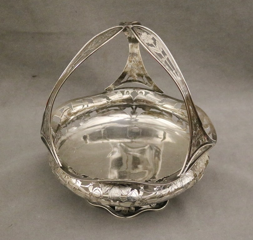STERLING SILVER FOOTED CAKE BASKET. early 20th century. - H: 12 in. D: 10 in. Wt. 24.6 troy oz. (1 of 7)