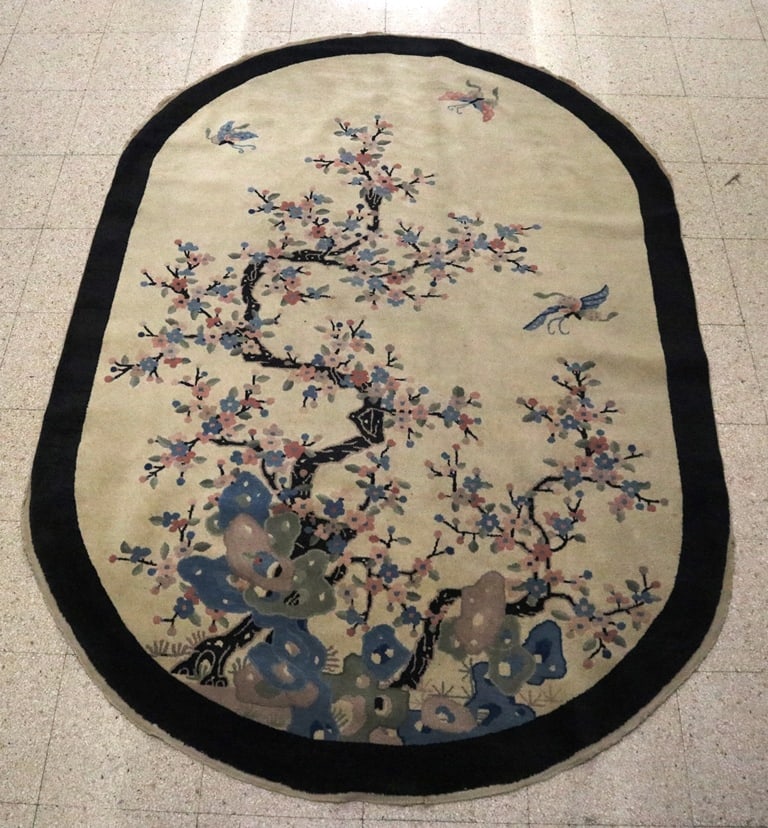 OVAL CHINESE RUG.: OVAL CHINESE RUG. - App. 5 ft. 1 in. x 7 ft. 9 in.