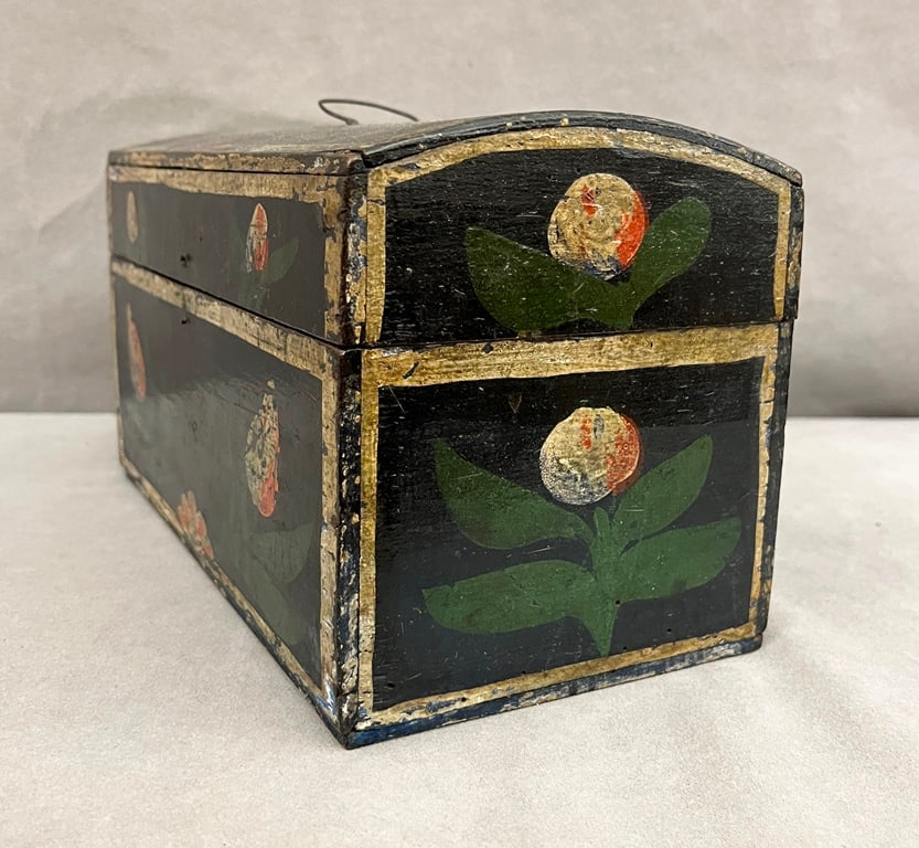 19TH CENTURY PRIMITIVE PAINTED WOODEN, DOMED, HINGE-TOP BRIDE'S BOX. - Height: 6 1/4". 10 1/2 x 5 (1 of 8)
