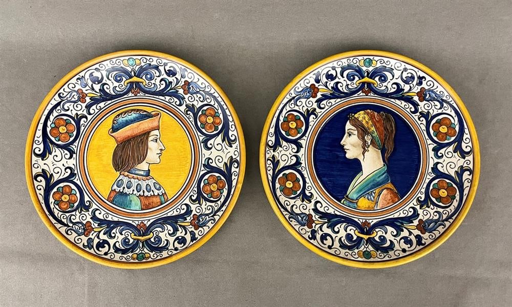 PAIR OF ITALIAN DERUTA HAND-PAINTED CERAMIC PORTRAIT PLATES, - D: 9 3/4". (1 of 7)