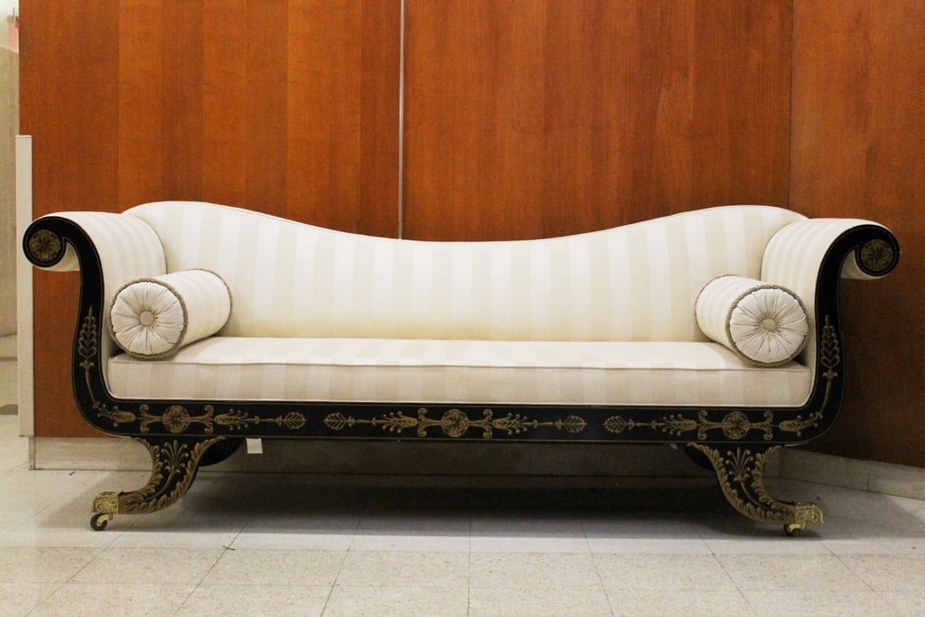 NEOCLASSICAL STYLE SOFA BY KINDEL FURNITURE IN THE BALTIMORE MANNER WITH CREAM COLOR UPHOLSTERY. (1 of 10)