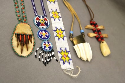 FIVE ASSORTED ITEMS NATIVE AMERICAN BEADWORK AND OTHER JEWELRY. - L: app. 17 in.