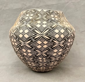 SIGNED NELDA LUCERO NATIVE AMERICAN ACOMA PUEBLO POTTERY SIGNED MONOGRAM N.L. - Height: 8 inches.