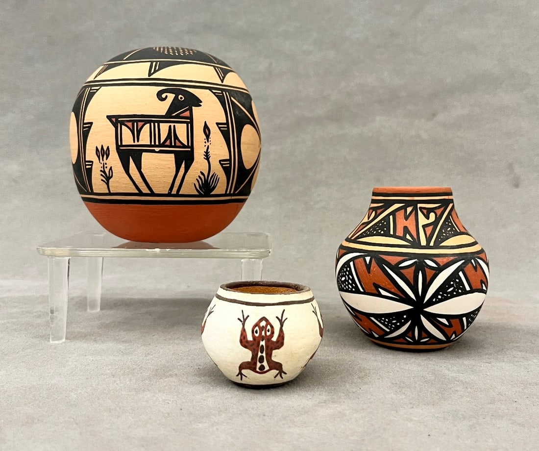 THREE ARTIST SIGNED TENORI, BICA AND CELLICION NATIVE AMERICAN NEW MEXICO PUEBLO POTTERY. - Height: (1 of 18)