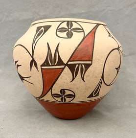 SIGNED HELEN GACHUPIN NATIVE AMERICAN PUEBLO POTTERY, ZIA PUEBLO. - Height: 9 inches.