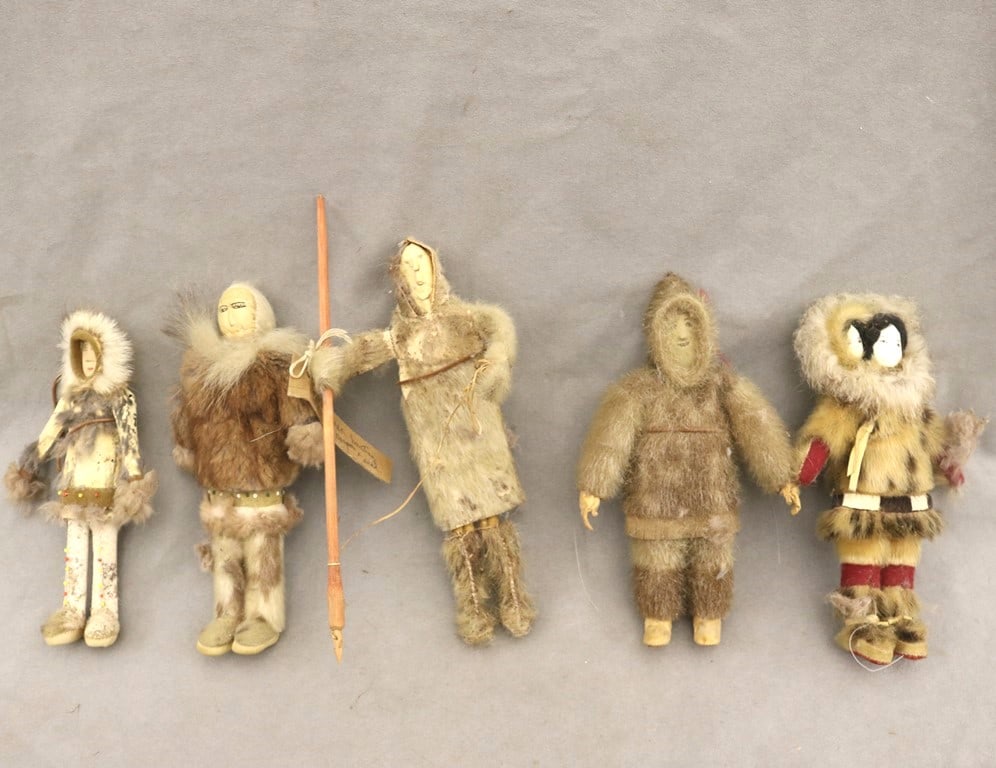 FIVE ASSORTED DOLLS FROM THE INDIGENOUS NORTH AMERICAN ARCTIC OR SUBARCTIC REGION, - Height (1 of 20)