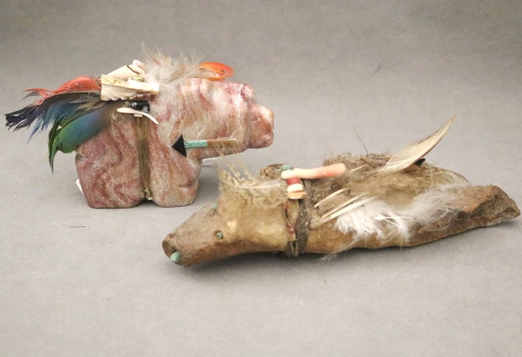 TWO SIGNED ROBERTA ANDY ABEITA NATIVE AMERICAN ZUNI FETISH CARVINGS, ONE REPRESENTING A BEAR, - (1 of 20)