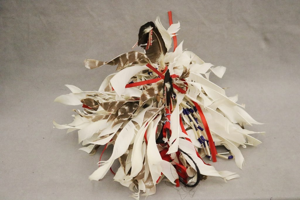 NATIVE AMERICAN PLAINS INDIANS NATIONS HEADDRESS, FEATHER BUSTLE, (1 of 20)