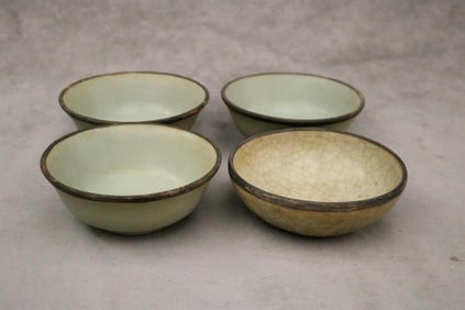 SET EIGHT CHINESE CRACKLE-GLAZED CERAMIC BOWLS WITH APPLIED RIMS, - D: 5 1/4 in.