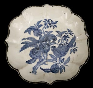 CHINESE BLUE AND WHITE PORCELAIN SHAPED CIRCULAR PLATE. - Diameter: 13 inches.
