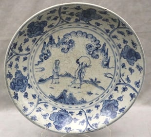 CHINESE BLUE AND WHITE PORCELAIN CHARGER. - D: 14 3/8 in.