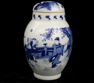 CHINESE BLUE AND WHITE PORCELAIN LOTUS SEED LIDDED JAR. 19th century. - H: 7 1/2 in.