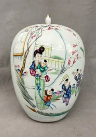 CHINESE POLYCHROMED FIGURAL DECORATED OVOID JAR WITH LIFT COVER, 19th century. - H: 13 in.