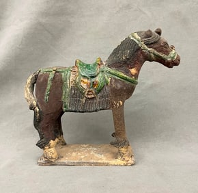 CHINESE TANG DYNASTY POTTERY HORSE. - H: 9 1/4 in. L: 11 in.