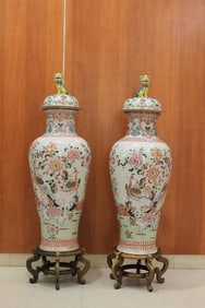 PAIR OF CHINESE FAMILLE ROSE PORCELAIN BALUSTER-FORM LIFT-COVER VASES. 19th century. - H: 45 in.