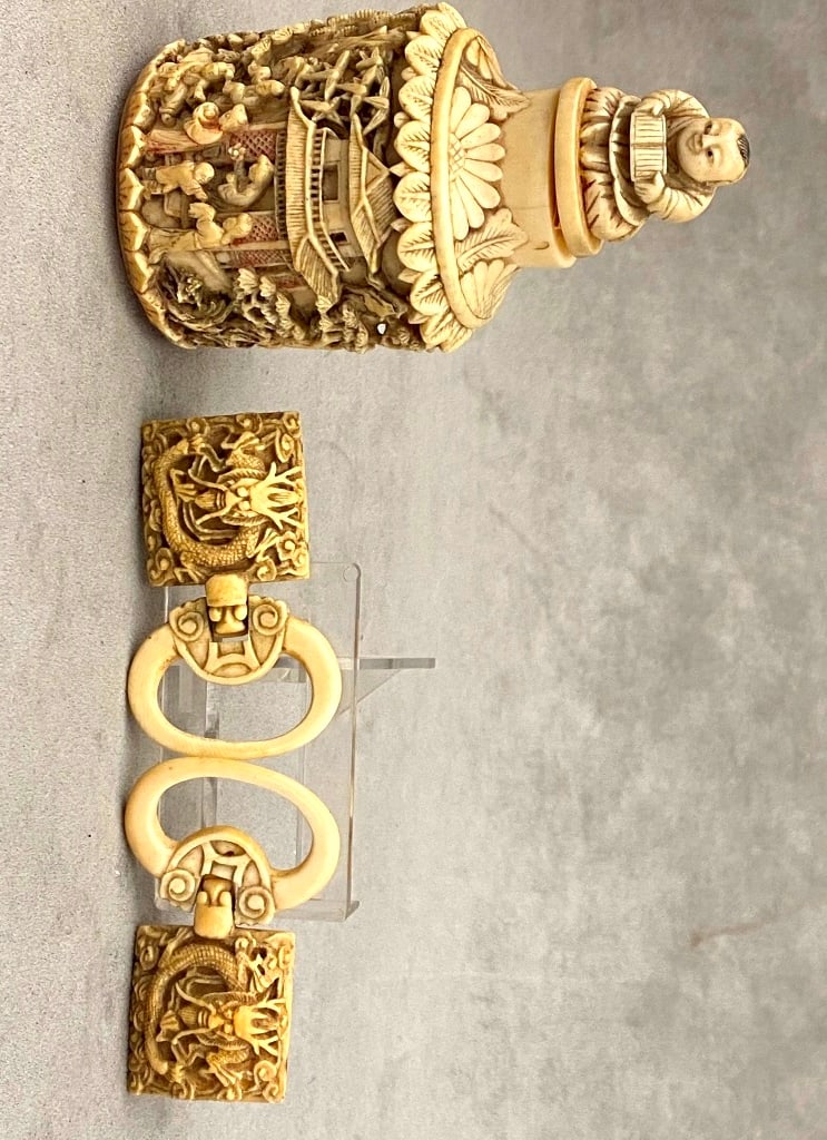 CHINESE CARVED SNUFF BOTTLE TOGETHER WITH TWO-PART CLASP DRAGON BELT BUCKLE. Late 19th century. - (1 of 20)