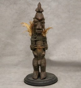 CONGOLESE YAKA PEOPLE STATUE. - Height: 13 inches.