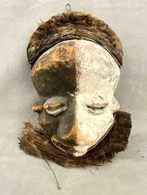 CONGOLESE PENDE MBANGU ILLNESS MASK. - Height: 12 inches.