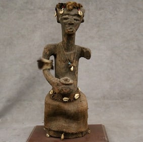 CONGOLESE BASHILELE / KUBA FIGURE. - Height: 20 inches (including base).