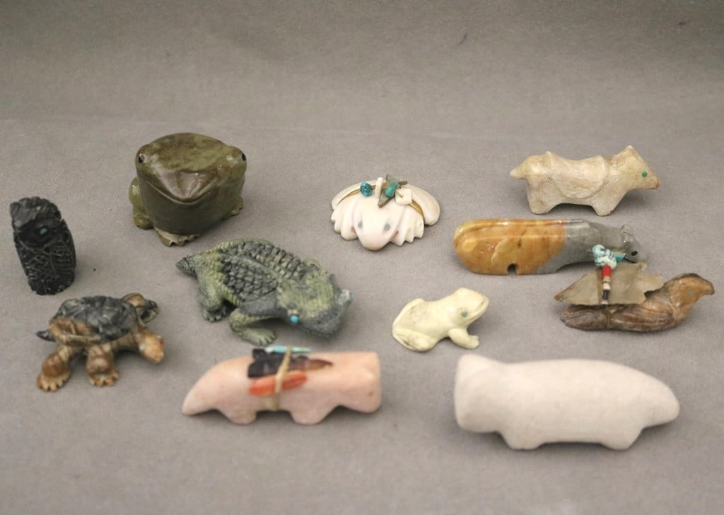 ELEVEN ASSORTED ZUNI FETISH CARVINGS, NEW MEXICO, TRADITIONAL ART OF THE NATIVE AMERICAN SOUTHWEST.: ELEVEN ASSORTED ZUNI FETISH CARVINGS, NEW MEXICO, TRADITIONAL ART OF THE NATIVE AMERICAN SOUTHWEST. Set of eleven vintage assorted Zuni Fetish carvings from the Zuni Pueblo in New Mexico, part of the 