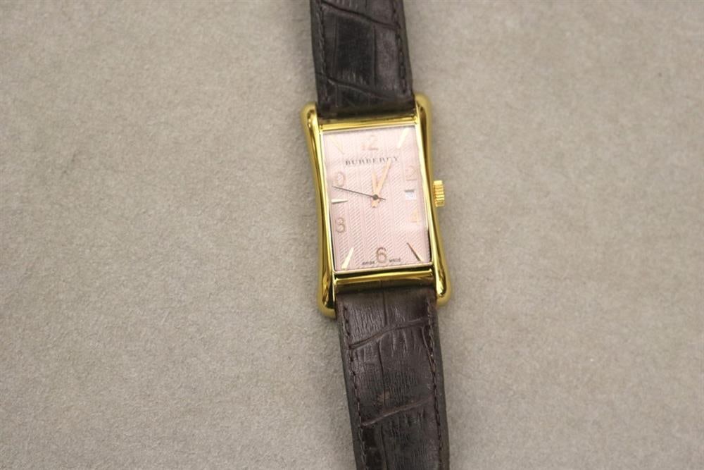 GENTLEMAN'S VINTAGE BURBERRY YELLOW GOLD-PLATED WRISTWATCH. (1 of 16)