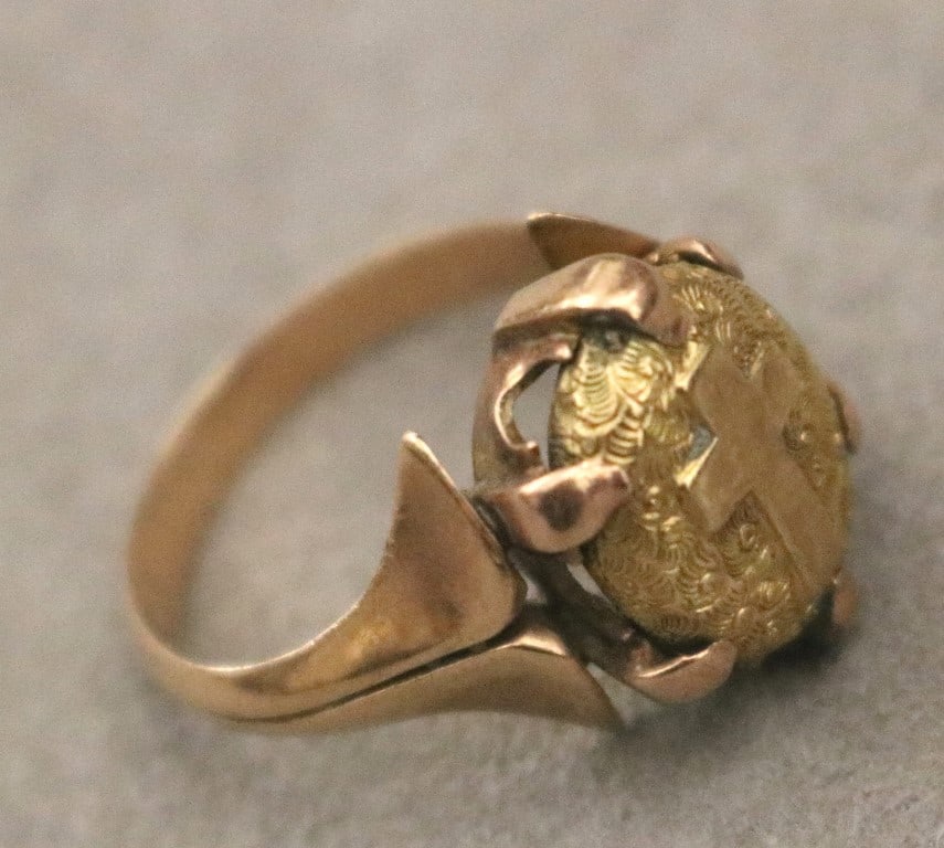 LATE 19TH CENTURY YELLOW GOLD RELIGIOUS RING, (1 of 15)