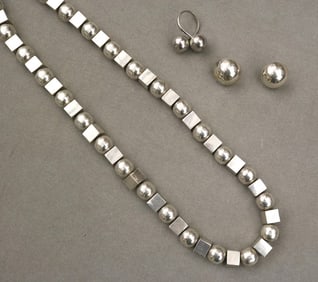 THREE-PIECE SUITE MEXICAN STERLING SILVER JEWELRY.