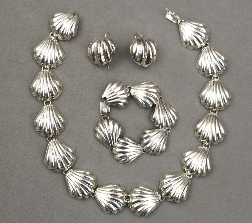 THREE-PIECE SUITE MEXICAN STERLING SILVER JEWELRY. (1 of 19)