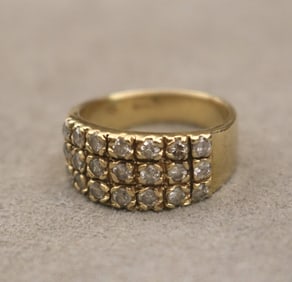 14K YELLOW GOLD AND DIAMOND BAND.