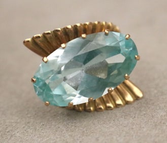 14K YELLOW GOLD AND SEA GREEN GEMSTONE CONTEMPORARY DESIGN RING.