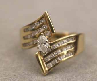 14K YELLOW GOLD AND DIAMOND CONTEMPORARY BY-PASS DESIGN RING!. - Ring size: 7 3/4. Gross wt. 5 dwt.