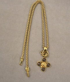 SIGNED CHANEL VINTAGE HEAVY GOLD-PLATED PENDANT NECKLACE.
