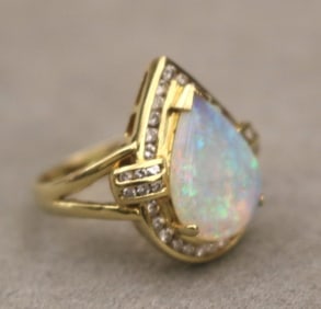 18K (750) BRIGHT-POLISHED YELLOW GOLD, DIAMOND AND PRECIOUS WHITE OPAL RING, - Ring size: 6. Gross