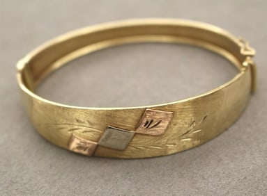 ITALIAN 14K YELLOW, ROSE AND WHITE GOLD HINGED OVAL BANGLE, BRACELET. - W: 5/8 in. at widest point.