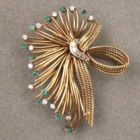 14K YELLOW AND WHITE GOLD, DIAMOND AND EMERALD WIREWORK SPRAY-AND-LOOP DESIGN PIN.