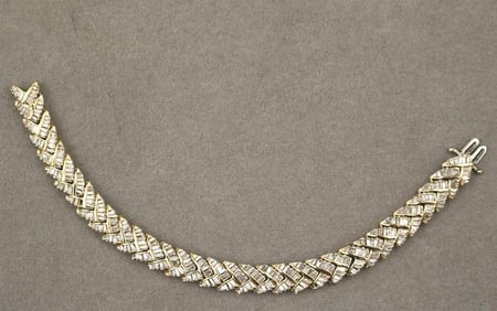 14K YELLOW GOLD AND DIAMOND FLEXIBLE STRAP BRACELET, - Gross wt.: 13 dwt.  L: 7 1/4 in. W: 3/8 in.