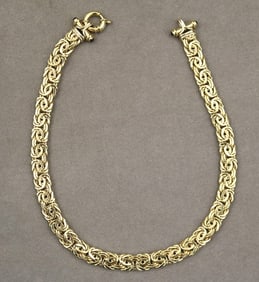 18K BRIGHT-POLISHED YELLOW GOLD BYZANTINE-LINK FLEXIBLE STRAP CHOKER. - L: 17 1/2 in. W: 1/2 in.