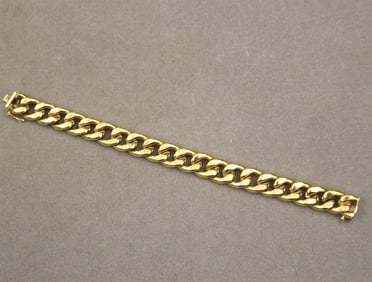 18K (750) BRIGHT-POLISHED YELLOW GOLD FLEXIBLE OVAL CURB LINK BRACELET. - L: 8 1/4 in. W: 1/2 in.