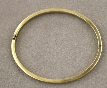 14K YELLOW GOLD HINGED OVAL BABY BRACELET, early 20th century. - W: 1/8 in. 1 3/4 in. x 2 in. Wt. 5