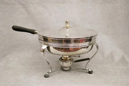 FIVE-PIECE HEAVY SILVER-PLATED CHAFING DISH WITH LIFT-COVER AND TREEN HANDLE. - H: 10 in.; D: 11 1/8