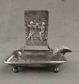 STERLING SILVER MATCHBOX HOLDER/ASHTRAY RETAILED BY MARSHALL FIELDS CO. early 20th century. - H: 3