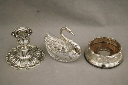 THREE ASSORTED SILVER TABLE ITEMS . - H: 4 3/8 in.