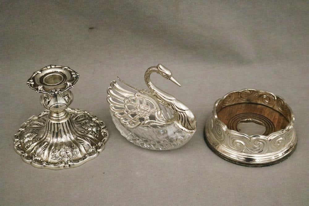 THREE ASSORTED SILVER TABLE ITEMS . - H: 4 3/8 in.: THREE ASSORTED SILVER TABLE ITEMS . Continental cut colorless crystal swan-form master salt dish with openwork silver (800-fine) wings, L: 5 1/4 in.; Tiffany & Co. (Louis Comfort Tiffany Collection)