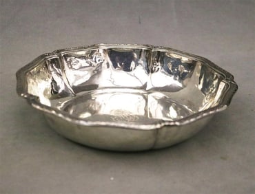 FRENCH SILVER SHAPED CIRCULAR SILVER DISH. late 19th-early 20th century. - D: 9 3/4 in. Wt. 15 troy