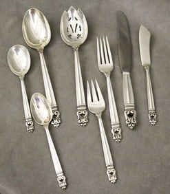 44-PIECE SERVICE INTERNATIONAL "ROYAL DANISH" STERLING SILVER FLATWARE. - Wt. 48 troy oz., excluding