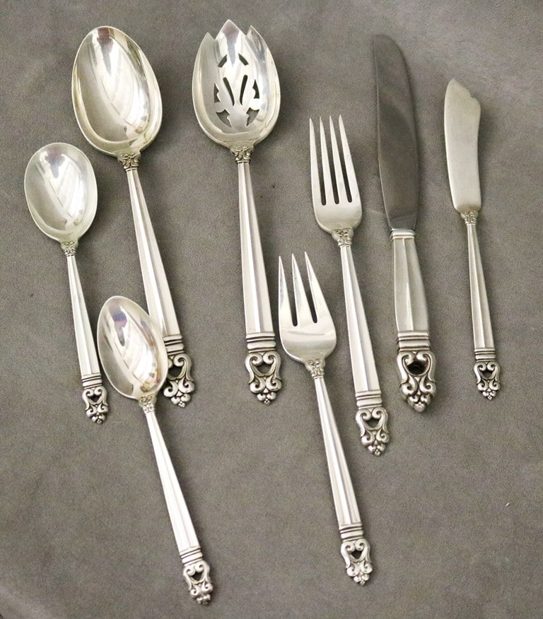 44-PIECE SERVICE INTERNATIONAL "ROYAL DANISH" STERLING SILVER FLATWARE. - Wt. 48 troy oz., excluding (1 of 7)