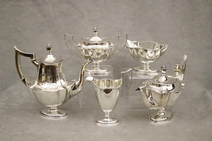 FIVE-PIECE GORHAM CO. STERLING SILVER COFFEE/TEA SERVICE, - Coffee pot, H: 8 1/2 in. Wt. 56.4 troy