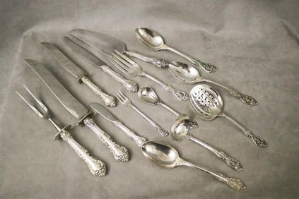 104-PIECE SERVICE GORHAM CO. "KING EDWARD 1936" PATTERN STERLING SILVER FLATWARE. - Weighable