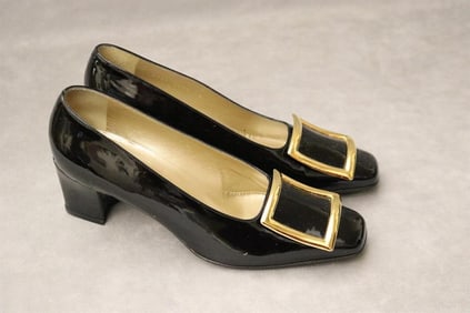 PAIR LADY'S GIANNI VERSACE BLACK PATENT LEATHER BLOCK HEEL PUMPSWITH SQUARE GOLD-TONE BUCKLE, SIZE