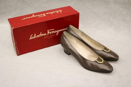 PAIR LADY'S SALVATORE FERRAGAMO "GANCINI" CHOCOLATE BROWN CALF LEATHER PUMPS WITH GOLD-TONE